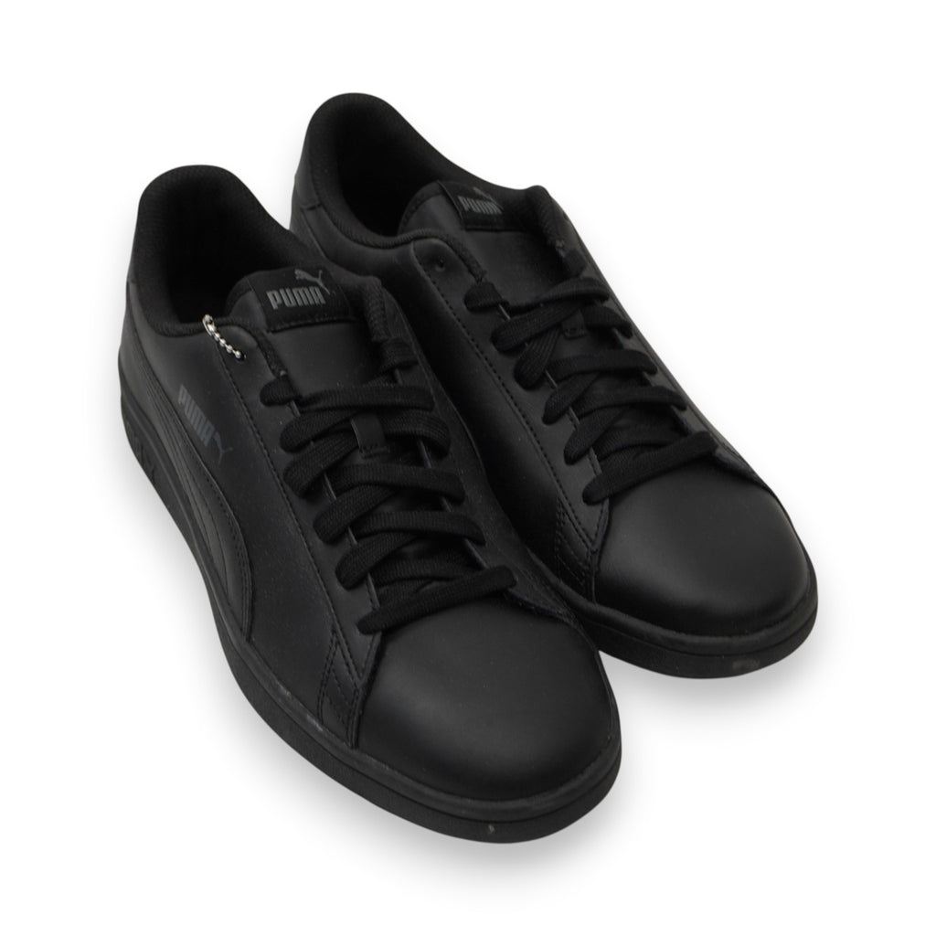 Vista dall'alto a tre quarti delle scarpe sneaker da uomo PUMA Smash total black in pelle nera.