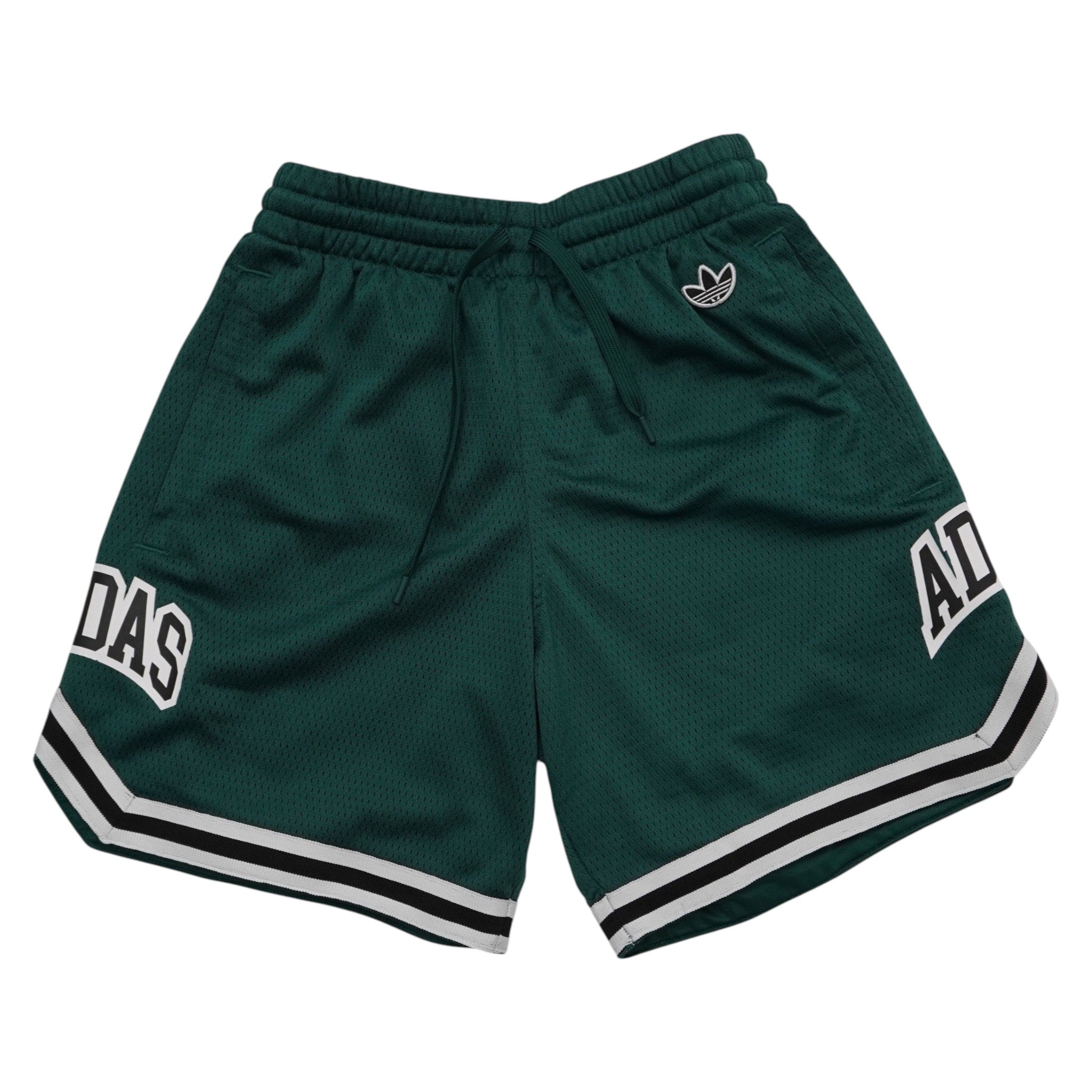 Shorts adidas Originals in mesh verde bosco con maxi grafica bianca e profili stile varsity, taglia XS, vista frontale.
