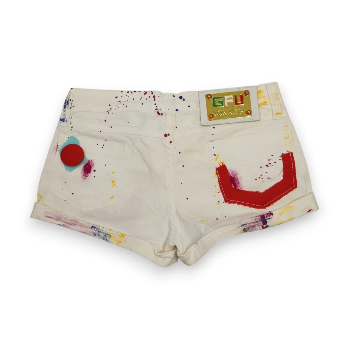 Retro degli shorts in denim bianco BONAVITA GFU con tasche posteriori decorate da schizzi di vernice e un inserto in tessuto rosso a forma di arco.