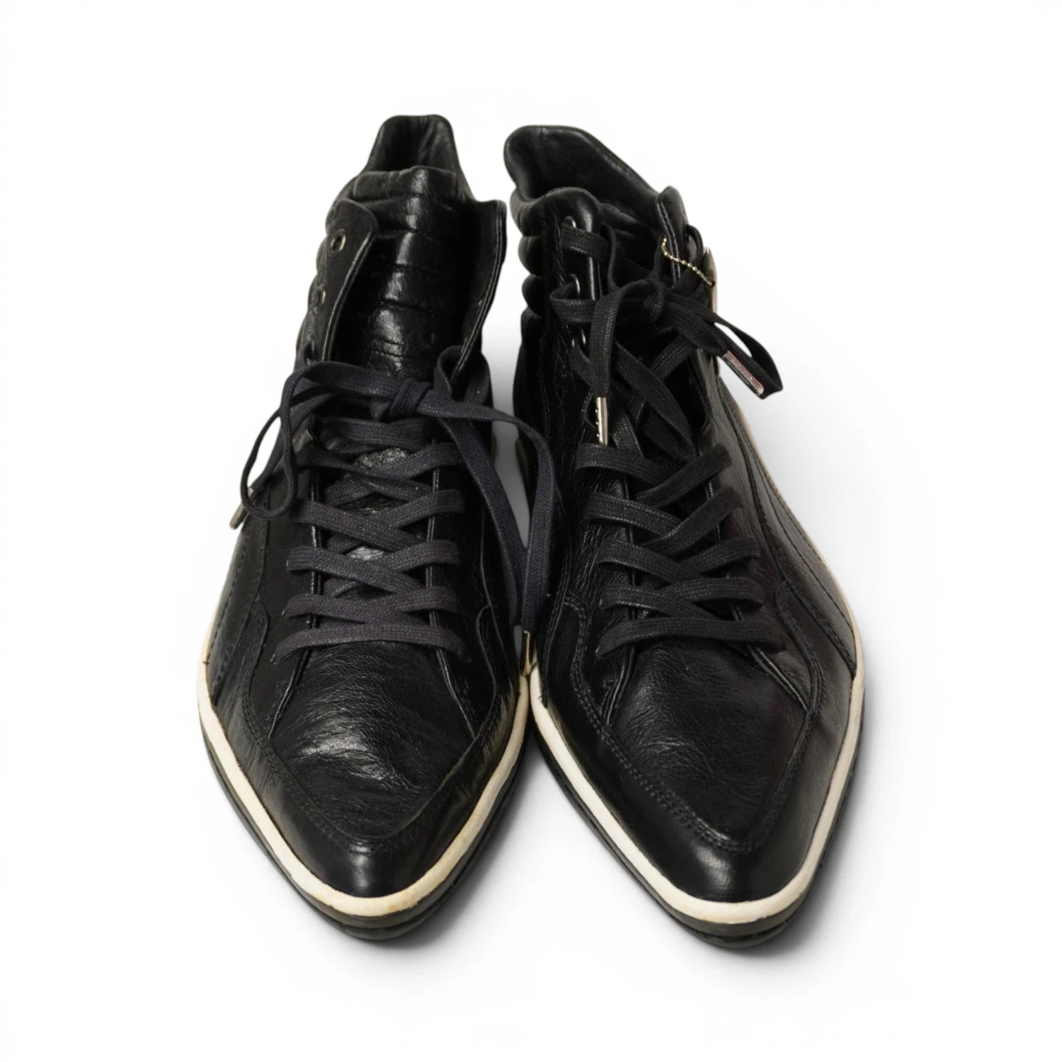 Profilo esterno scarpe sneaker alte uomo Puma x Alexander McQueen Scythe Mid in pelle nera a punta