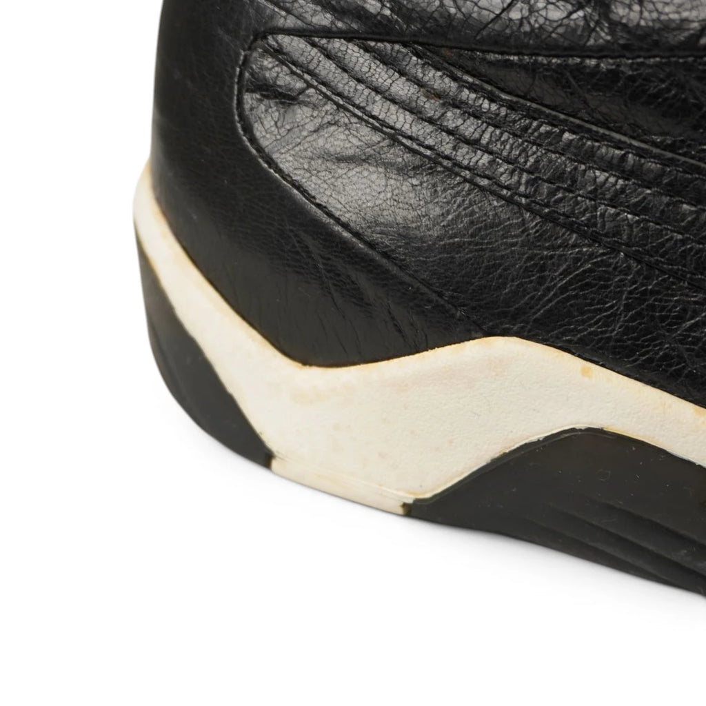 Profilo esterno scarpe sneaker alte uomo Puma x Alexander McQueen Scythe Mid in pelle nera a punta