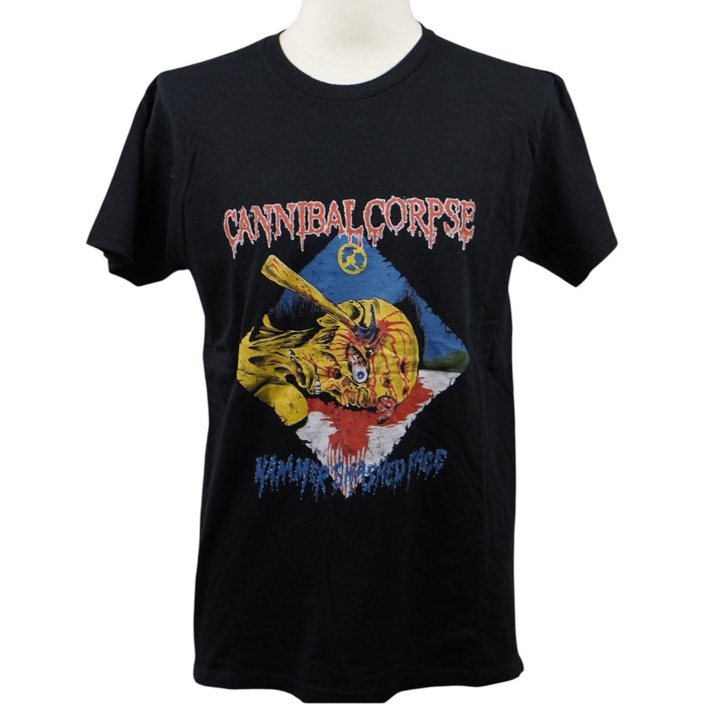 T-shirt nera dei Cannibal Corpse con la grafica dell'EP "Hammer Smashed Face" stampata sul fronte, vista frontale su manichino.