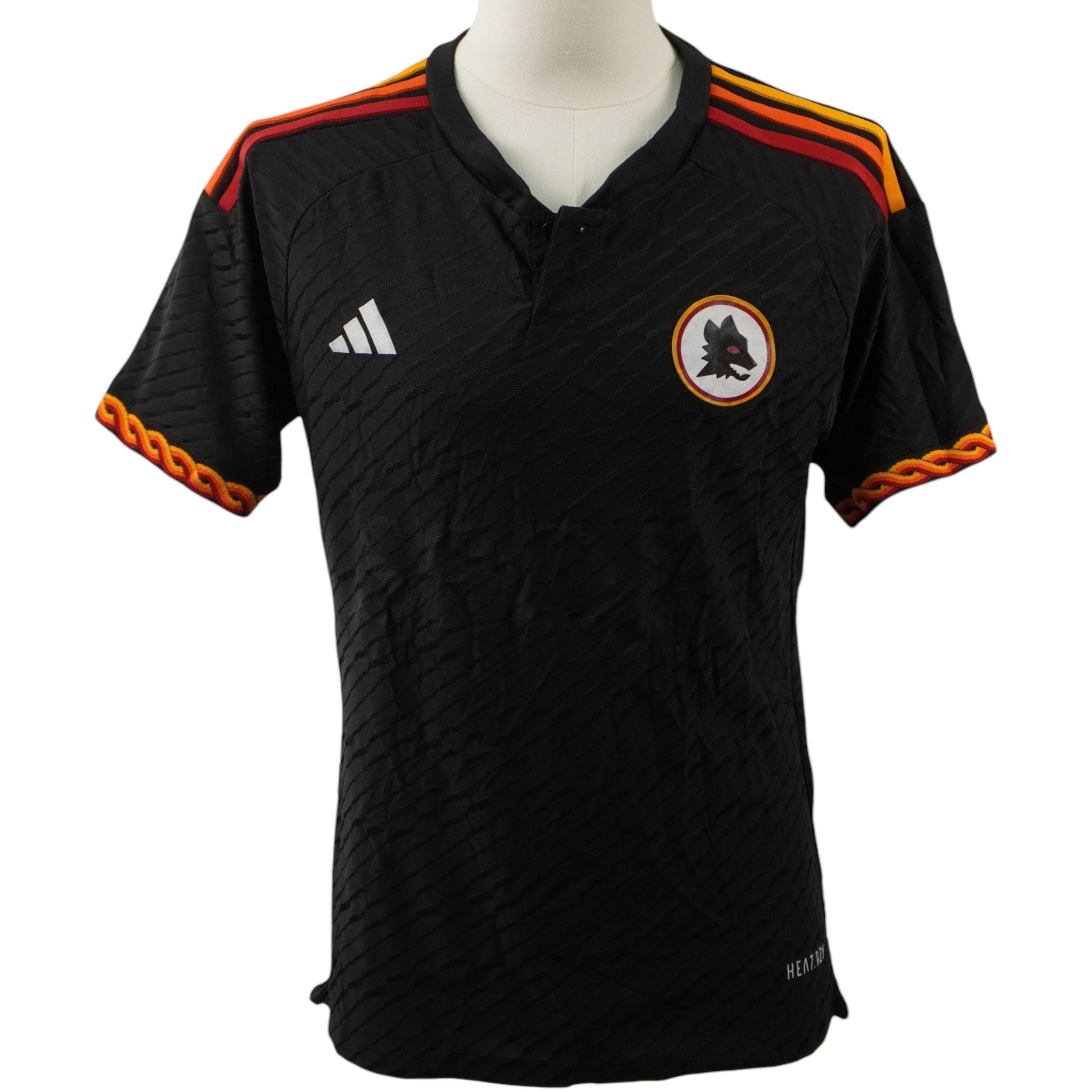 Terza maglia ufficiale AS Roma 2023 2024 adidas nera con stemma del Lupetto di Gratton e dettagli giallorossi su manichino - Vista frontale
