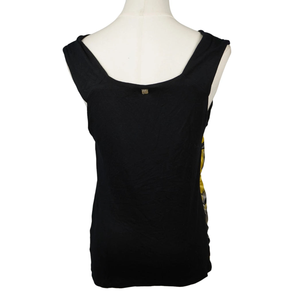Vista posteriore del top smanicato nero in jersey elasticizzato firmato Versace Collection, caratterizzato da un ampio scollo squadrato sulla schiena.