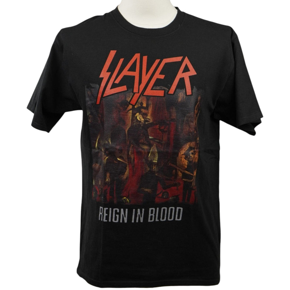 Fronte della t-shirt ufficiale nera degli Slayer con la stampa dell'album Reign in Blood e logo rosso.