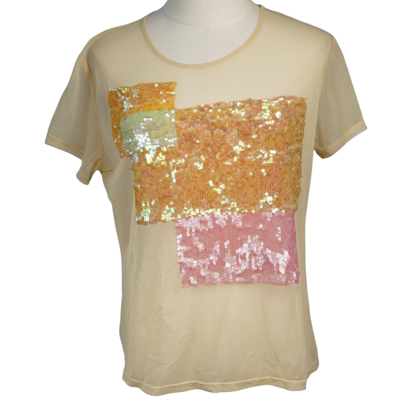 Inquadratura frontale di una t-shirt vintage Gianfranco Ferré Studio in micro-rete trasparente color crema con ricamo geometrico di paillettes.