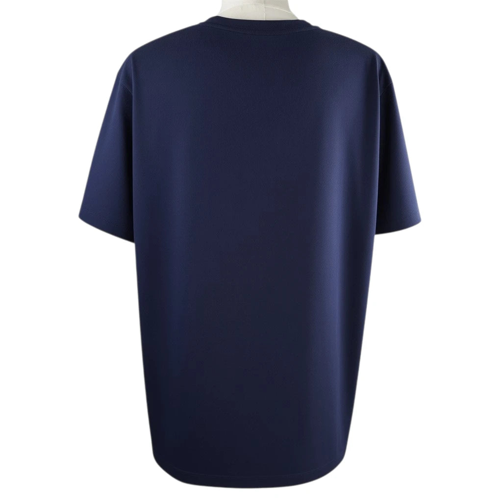 Retro della t-shirt vintage Lacoste blu navy a maniche corte, in tessuto di cotone a tinta unita senza stampe.