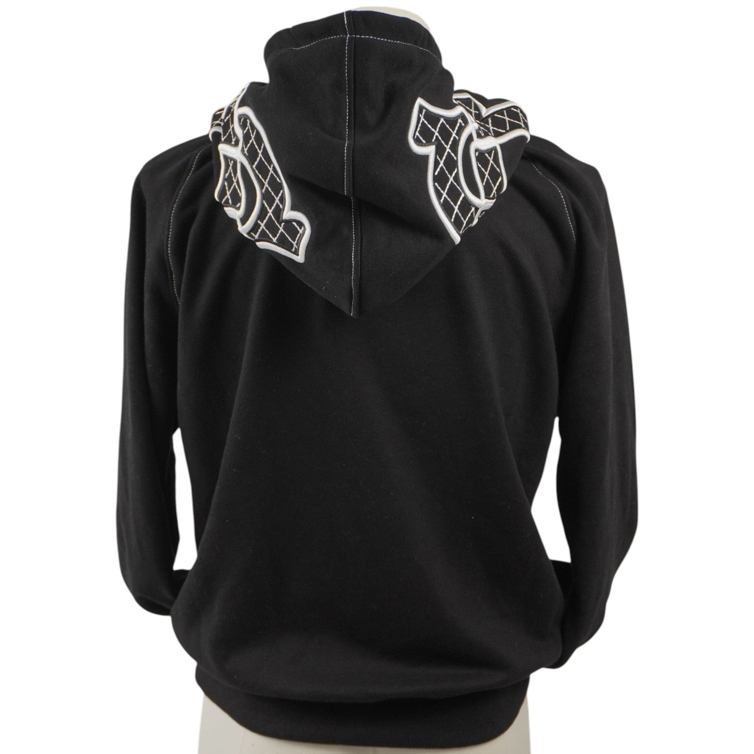 Retro della felpa nera 6PM x True Religion che mostra i dettagli e il taglio del cappuccio.