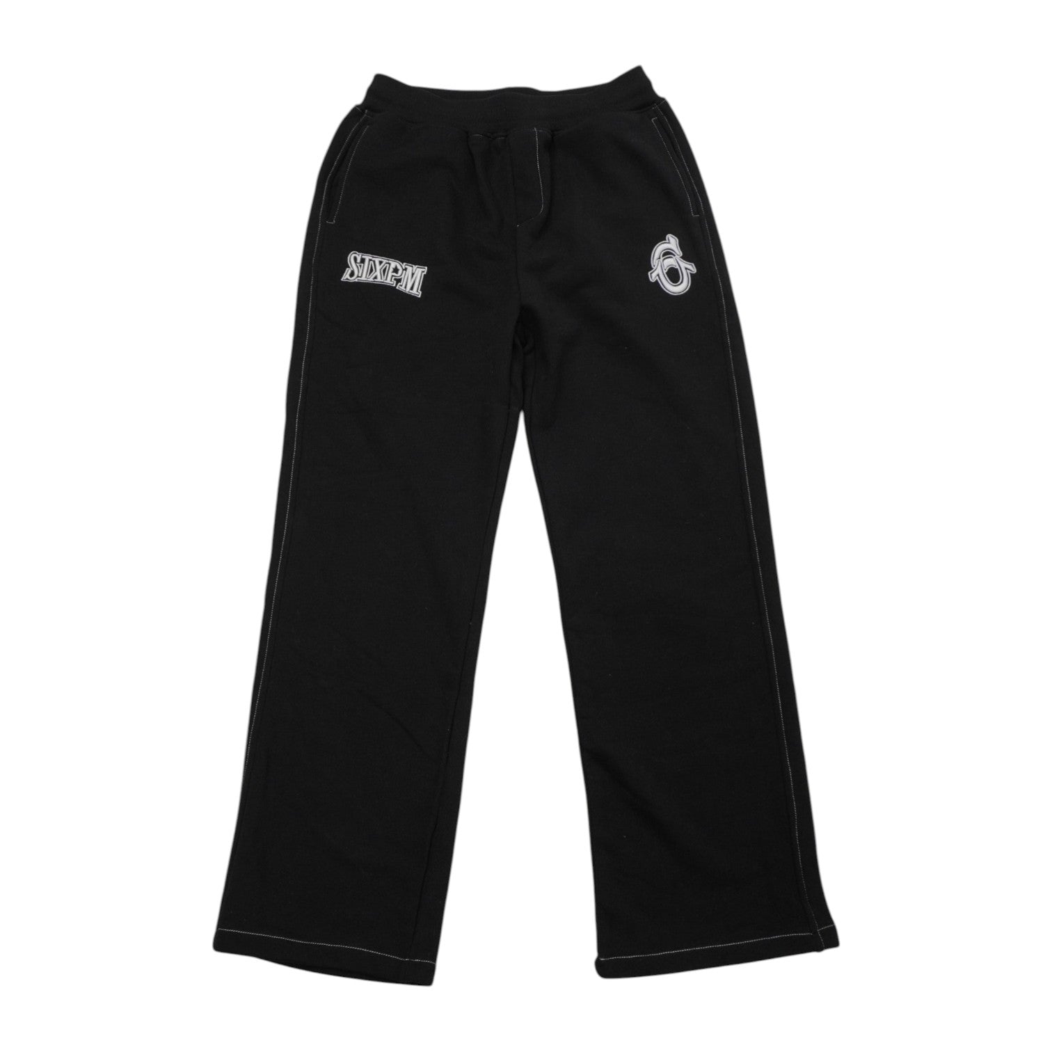 Fronte dei pantaloni della tuta neri della collaborazione 6PM e True Religion a gamba dritta.