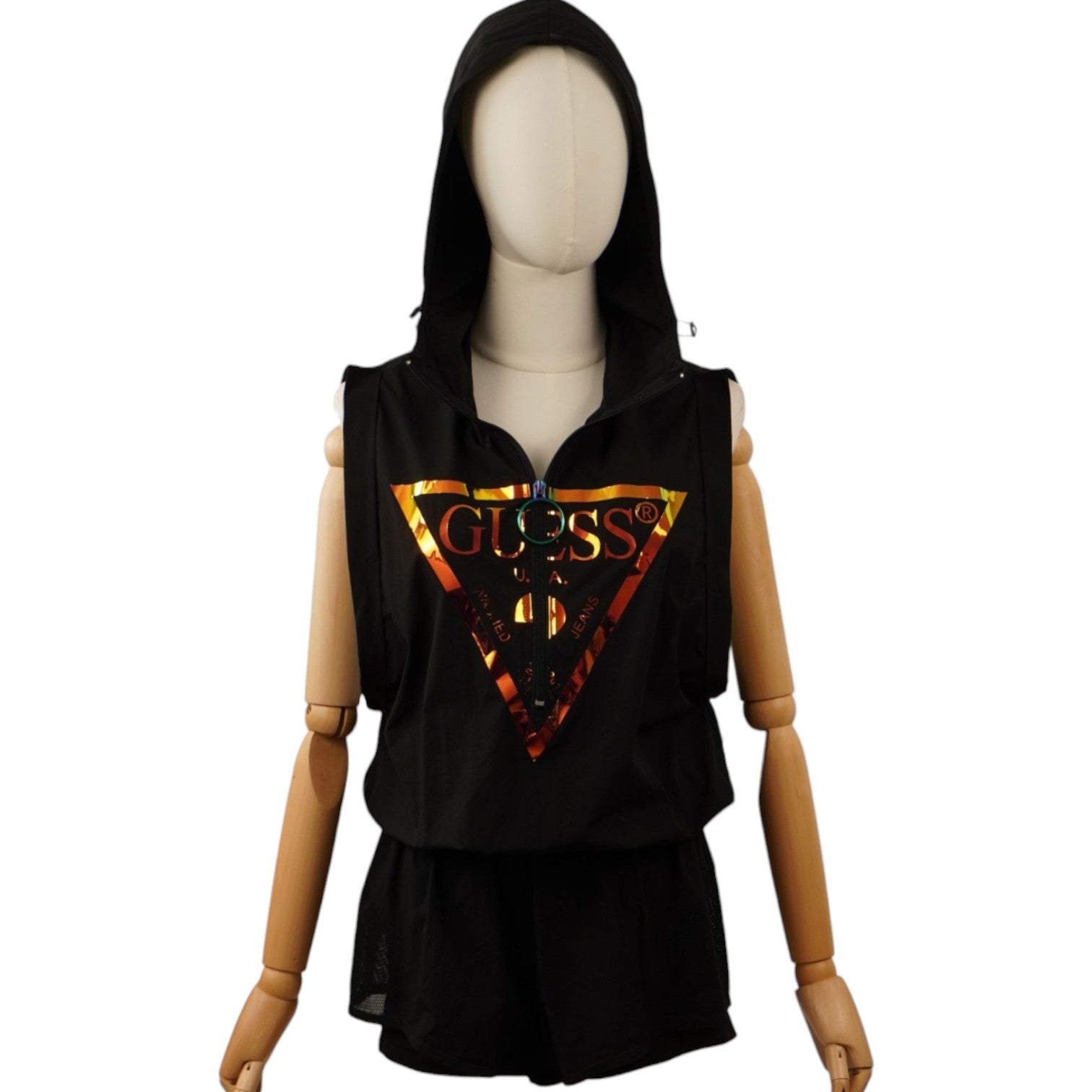 Jumpsuit corta sportiva nera da donna Guess con cappuccio e logo triangolare metallizzato sul fronte