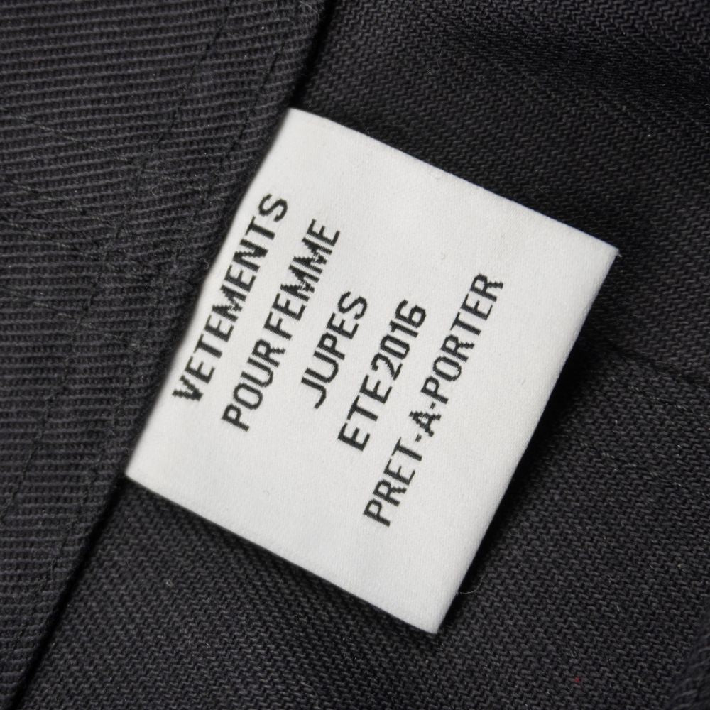 Etichetta interna originale in tessuto bianco con scritte nere Vetements Pour Femme Jupes ETE 2016 Prêt-à-Porter.
